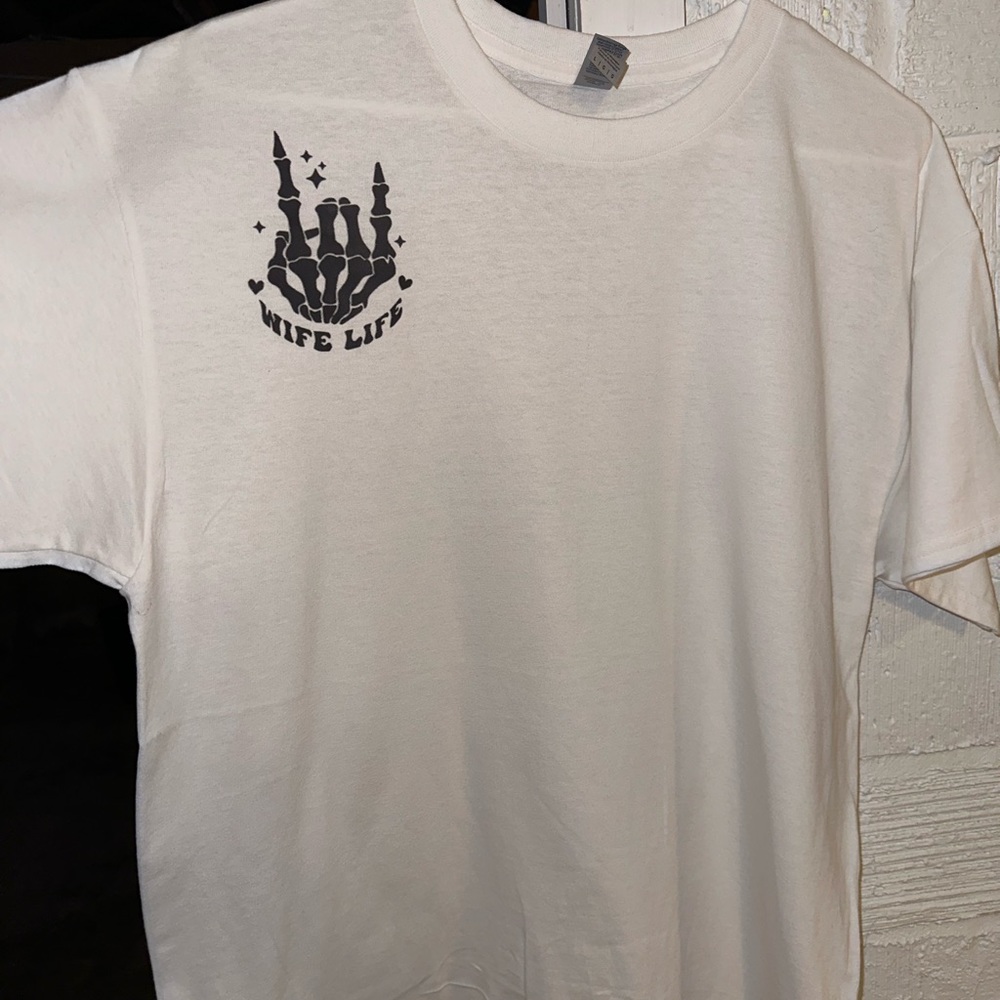 T-shirt. Size L